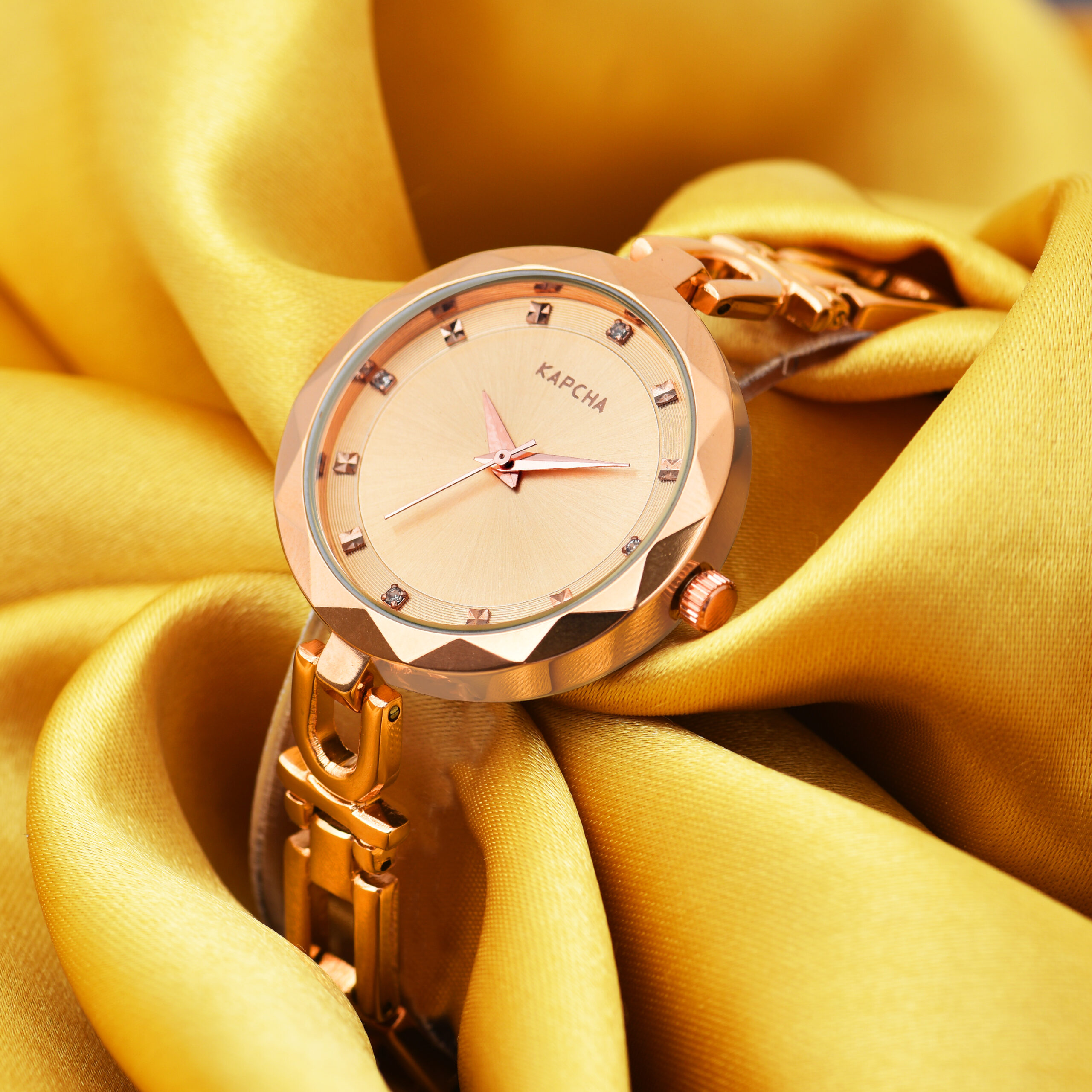 KAPCHA Versatile Stylish Women's Mesh Strap Watch with Golden Stone Gifting Bracelet, Round Dial Shape, Quartz Movement. - Image 6