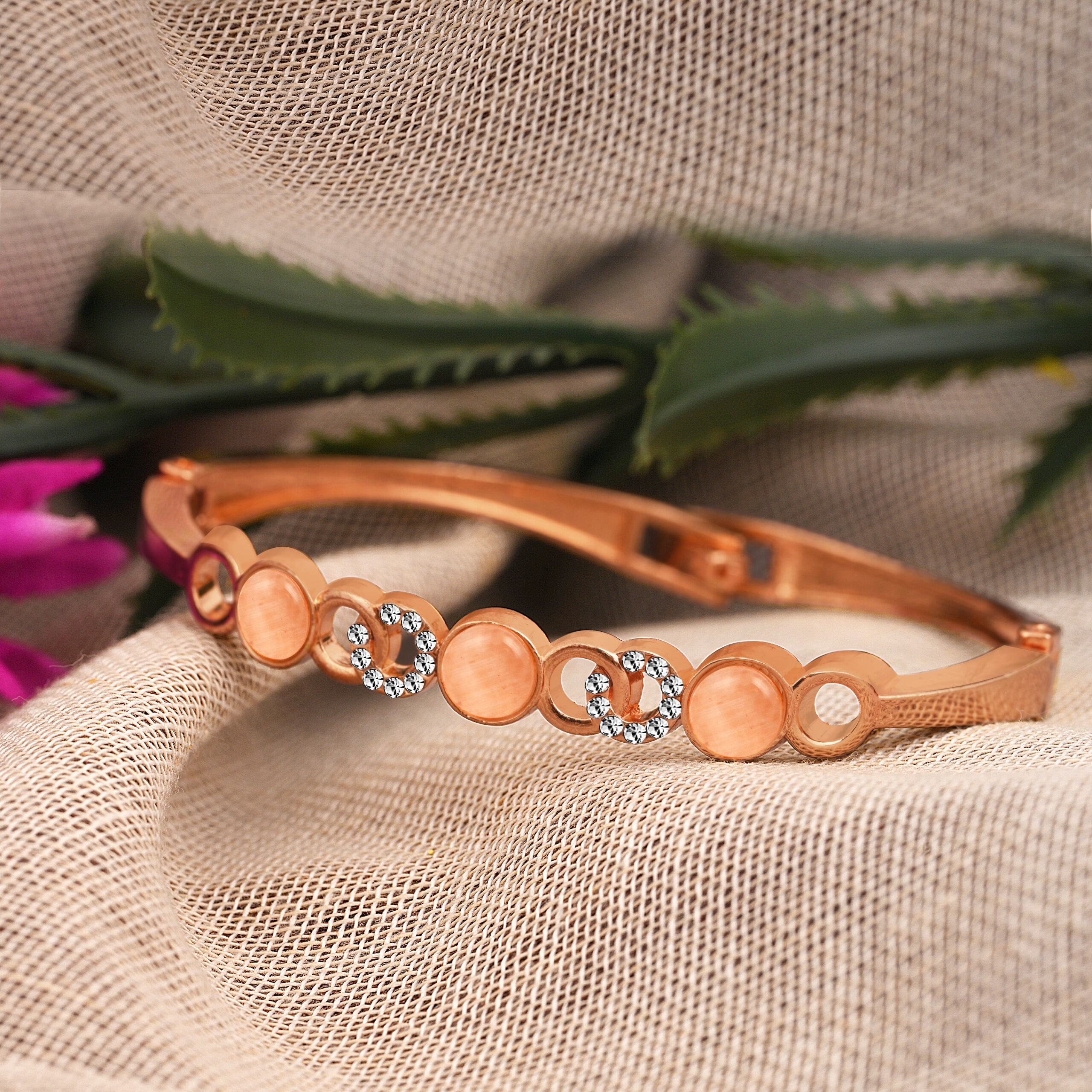 KAPCHA Stylish Chain Strap Watch with Gift Bracelet for Women Quartz Movement, Round Dial, Adjustable Strap - Image 7